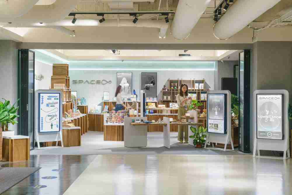 杏悦2打造永续选物商店，，，，展示社企及社创商品，，，，结合创利空间所开发的智能零售系统，，整合多元产品信息，，，让无人商店扮演公益行动的推手