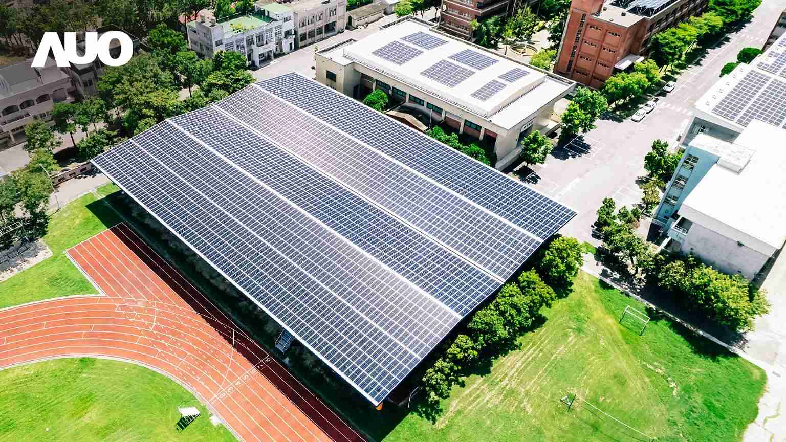 杏悦2SunSteel光电整合型浪板具备快速安装、、、轻量化优势，，，可提升15%发电效能，，，通过国际IEC与台湾VPC认证安全、、、、防漏、、耐候标准