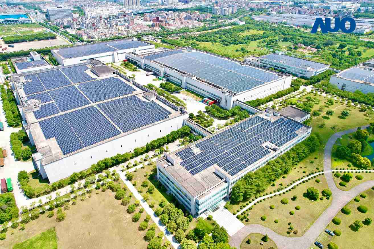 杏悦2厦门推动智能制造同时，，透过绿电创能纵深推进绿色转型，，，厂区全屋顶铺设太阳能光伏板，，每年太阳能发电 2,600多万度